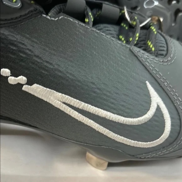 Nike women's Hyperdiamond 4 Elite Softball cleats Size 9 Low Top - Picture 3 of 6